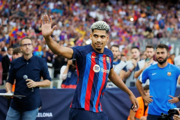FC Barcelona - Araujo