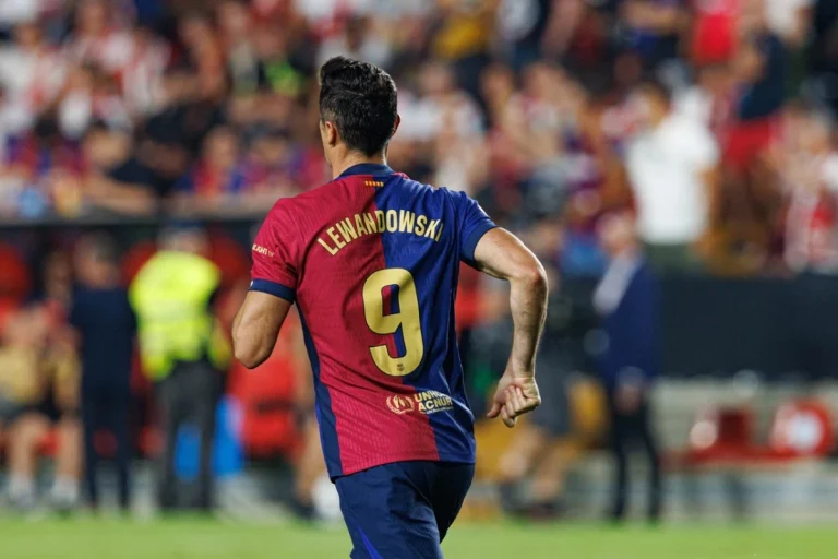 FC Barcelona - Robert Lewandowski 12