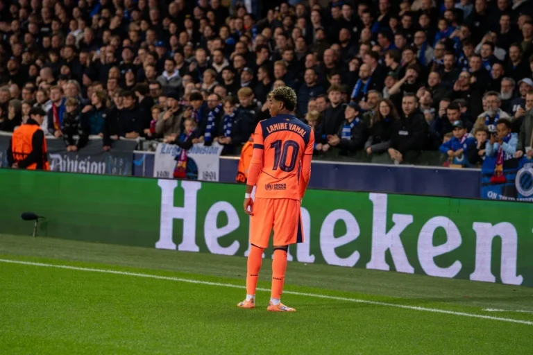 FC Barcelona - Lamine Yamal 8