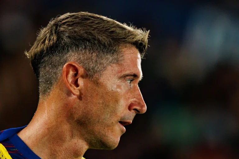 FC Barcelona - Robert Lewandowski 6