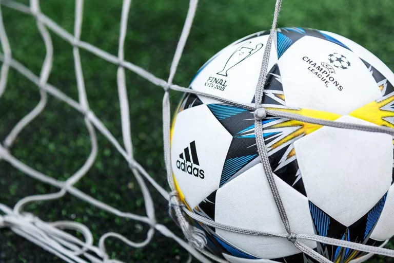 Liga Mistrzów - piłka 3 w siatce