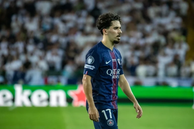 PSG - Vitinha 1 | Paris Saint-Germain